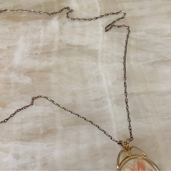 Vintage 60s flower pendant gold tone necklace - Picture 3 of 3